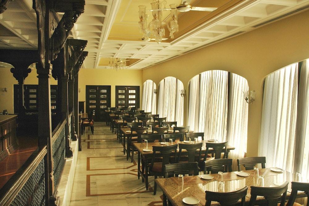 Hotel Hilltop Palace Udaipur Restaurant foto